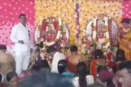 ಗೋಕಾಕ: ಪಟ್ಟಣದಲ್ಲಿ ಗ್ರಾಮದೇವತೆ ಪ್ರತಿಷ್ಠಾಪನೆ ಭಕ್ತಿ ಭಾವದಿಂದ ನೈವೇದ್ಯ