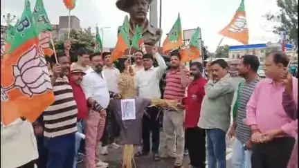 खूंटी: भगत सिंह चौक, खूंटी में भाजपा ने किया झारखंड सरकार का पुतला दहन