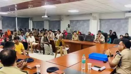 रतलाम नगर: नए आपराधिक कानून को एक वर्ष पूर्ण होने पर एसपी कार्यालय में आवेदकों को किया गया जागरूक