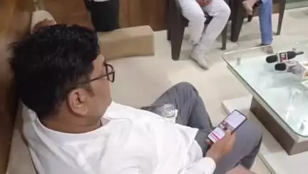 राहुरी: माजी मंत्री तनपुरे समर्थक अजित पवार गटात, पक्षप्रवेशाचा लाईव्ह कार्यक्रम प्राजक्त तनपुरेंनी बघितला आपल्या मोबाईलवर