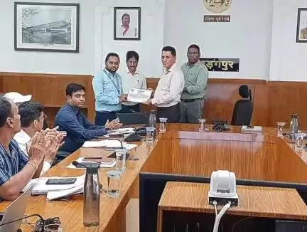 খড়গপুর ১: কাজের ক্ষেত্রে ভালো দক্ষতা ও সাহস দেখানোতে খড়গপুর ডিভিশনের চার রেলওয়ে আধিকারিককে সম্মানিত করলো রেল