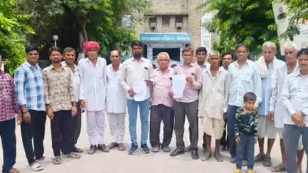 चित्तौड़गढ़: सेमलपुरा के अफीम काश्तकारों ने डोडाचूरा खरीदने और सुरक्षित रखने की अनुमति की मांग को लेकर ज्ञापन दिया