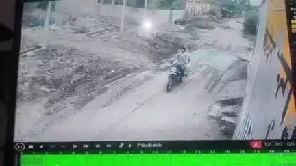 गोहाना: सोनीपत: गोहाना में 6 बदमाशों ने एक मजदूर को पीटा, सीसीटीवी में कैद हुई घटना