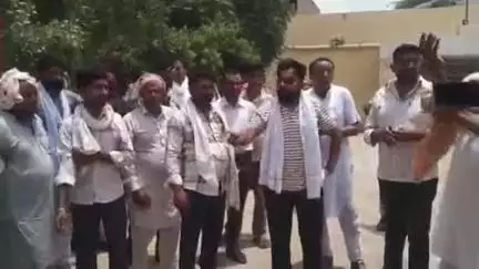 श्रीविजयनगर पुलिस थाना पर छात्र संगठन एसएफआई ने किया प्रदर्शन, SP का पुतला फूंका