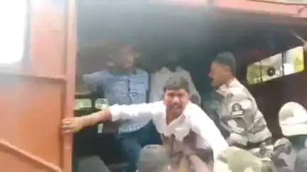 హిమాయత్ నగర్: మాసబ్ ట్యాంకులోని ఉన్నత విద్యా మండలి కార్యాలయం వద్ద ఉద్రిక్తత, విద్యార్థులను అరెస్టు చేసిన పోలీసులు