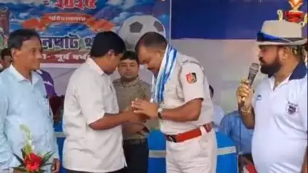 পূর্বস্থলী ১: গ্রামীণ অঞ্চলের ফুটবলদের প্রতিভাকে তুলে ধরতে বিদ্যানগর স্কুলে পুলিশ মৈত্রী ফুটবল প্রতিযোগিতা আয়োজন