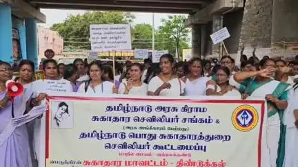 திண்டுக்கல் மேற்கு: 17 அம்ச கோரிக்கைகளை வலியுறுத்தி 300க்கும் மேற்பட்ட செவிலியர்கள் மாவட்ட ஆட்சியர் அலுவலகம் முன்பு கண்டன ஆர்ப்பாட்டம்