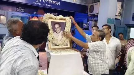 বোলপুর-শ্রীনিকেতন: ডঃ বিধান চন্দ্র রায়ের জন্ম ও মৃত্যুবার্ষিকিতে বোলপুর পৌরসভায় শ্রদ্ধা ও সম্মাননা জ্ঞাপন, উপস্থিত চেয়ারপার্সন