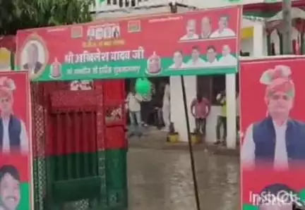 अकबरपुर: अकबरपुर स्थित सपा कार्यालय में कार्यकर्ताओं ने मनाया अखिलेश यादव का जन्मदिन, 2027 में सरकार बनाने का संकल्प