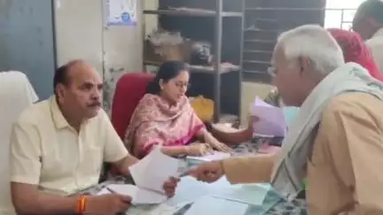 भिंड नगर: कलेक्टर कार्यालय में आयोजित जनसुनवाई में 75 से अधिक आवेदन हुए प्राप्त, अपर कलेक्टर ने सुनीं समस्याएँ