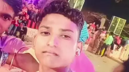उन्नाव: अचलगंज थाना क्षेत्र के कोरारी गांव में सड़क हादसे में किशोर की हुई मौत, पोस्टमार्टम हाउस में पिता ने दी जानकारी