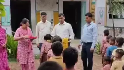 महावन: बलदेव विकासखंड में 1 जुलाई से नए शैक्षिक सत्र की शुरुआत, बच्चों का प्रवेश के समय पुष्प चंदन टीका से किया गया स्वागत
