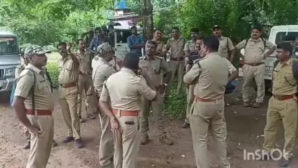 കോന്നി: വയക്കരയിൽ കാട്ടാനയെ തുരത്തൽ ദൗത്യത്തിനിടെ കാട്ടാന ആക്രമണം, 8 വനപാലകര്‍ക്ക് പരിക്ക്