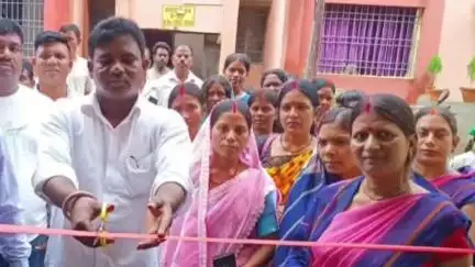 बलियापुर: करमाटांड़ बीसीसीएल कॉलोनी में आंगनबाड़ी केंद्र का उद्घाटन मुखिया विजय कालिंदी द्वारा किया गया