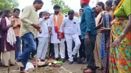 రామగుండం: రాబోయే స్థానిక సంస్థల ఎన్నికల్లో ప్రజలు ఆశీర్వదించాలి పాలకుర్తి తక్కలపల్లి గ్రామాల్లో ఎమ్మెల్యే రాజ్ ఠాగూర్