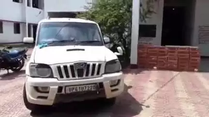 चंदौली: जेठमलपुर तिराहा से पुलिस ने कार से करीब ₹1 लाख 50 हजार की अवैध शराब की बरामद, तस्कर मौके से फरार
