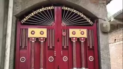 हमीरपुर: सुमेरपुर कस्बे में स्थित मकान के बंद कमरे में मिला जूती कारीगर का शव, पिछले 2 दिन से बंद था मकान