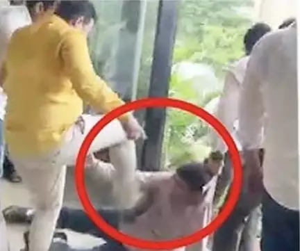 ओडिशा के भुवनेश्वर में जनसुनवाई के दौरान नगर निगम के एडिशनल कमिश्नर से मारपीट, भाजपा नेताओं पर हमले का आरोप; 3 गिरफ्तार