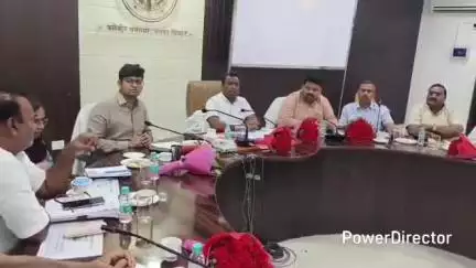 कर्वी: चित्रकूट दौरे पर दक्षिणांचल विद्युत वितरण खंड आगरा के एमडी, विद्युत बेहतर बनाने के लिए पहुंचे टेक्निकल टीम के साथ