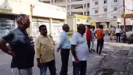 बुलंदशहर: शिकारपुर मार्ग पर गांव मिर्जापुर स्थित पेट्रोल पंप पर स्कूटी को बाइक ने मारी टक्कर, एक अधिवक्ता की हुई मौत
