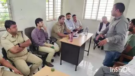 मल्हारगढ़: मोहर्रम को लेकर पिपलियामंडी पुलिस चौकी परिसर में शांति समिति की बैठक आयोजित
