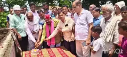 गोला गोकरणनाथ: गोला क्षेत्र के सपाइयों ने अपने नेता का जन्मदिन मनाया, कार्यकर्ताओं को इस जन्मदिन का रहता है इंतजार