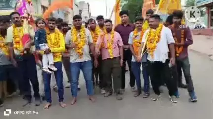 नीमच नगर: नीमच से खाटूधाम के लिए ग्वालटोली की तीसरी पैदल यात्रा रवाना