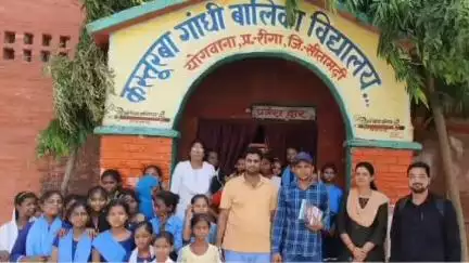रीगा: रीगा में सखी वार्ता कार्यक्रम का आयोजन, किशोरियों को बाल संरक्षण व सरकारी योजनाओं की जानकारी दी गई