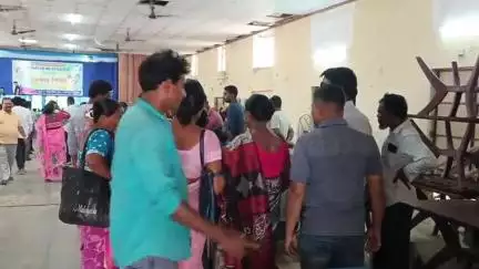 লাভপুর: ডাঃ বিধানচন্দ্র রায়ের জন্মদিবস উপলক্ষে লাভপুরে বীরভূম জেলা মহিলা তৃণমূল কংগ্রেস উদ্যোগে আয়োজিত রক্তদান শিবির
