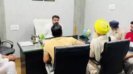 ਜੈਤੋ: ਬਠਿੰਡਾ ਰੋਡ ਤੇ ਹਲਕਾ ਵਿਧਾਇਕ ਅਮੋਲਕ ਸਿੰਘ ਨੇ ਲੋਕ ਮਿਲਣੀ ਪ੍ਰੋਗਰਾਮ ਦੇ ਤਹਿਤ ਸੁਣੀਆਂ ਮੁਸ਼ਕਲਾਂ, ਅਧਿਕਾਰੀਆਂ ਨੂੰ ਦਿੱਤੇ ਦਿਸ਼ਾ ਨਿਰਦੇਸ਼