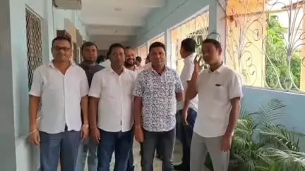 ଯାଜପୁର: ଟେଣ୍ଡର ସମସ୍ୟାକୁ ନେଇ ଯାଜପୁର ଟାଉନ କାର୍ଯ୍ୟାଳୟରେ ଜିଲ୍ଲାପାଳଙ୍କୁ ଭେଟିଲେ ବ୍ୟାସନଗର ପୌର ପରିଷଦର ଅଧ୍ୟକ୍ଷ ଓ କାଉନସିଲର