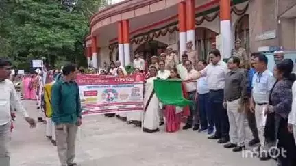 अकबरपुर: जिले में संचारी रोग नियंत्रण अभियान का शुभारंभ, डीएम ने कलेक्ट्रेट परिसर में रैली को हरी झंडी दिखाकर किया रवाना