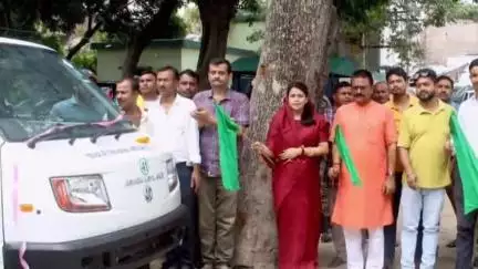 मोतिहारी: मोतिहारी नगर निगम में 20 टिपर और 20 ट्रैक्टर ट्रेलर को हरी झंडी दिखाकर किया गया रवाना