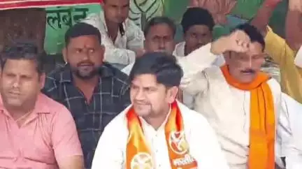 शाहाबाद: रामपुर: शाहबाद विकासखंड कार्यालय में खराब सड़क को ठीक कराने को लेकर किसान संघ नेताओं ने धरना प्रदर्शन कर एसडीएम को दिया ज्ञापन