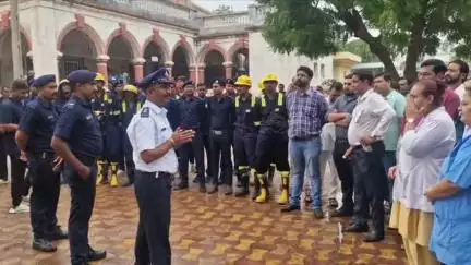 મોરબી: મોરબી સિવિલ હોસ્પિટલમાં લાગી આગ, ફાયર બ્રિગેડની ટીમ ઘટના સ્થળે ; અંતે સમગ્ર બનાવને મોકડ્રીલ જાહેર કરાઇ...