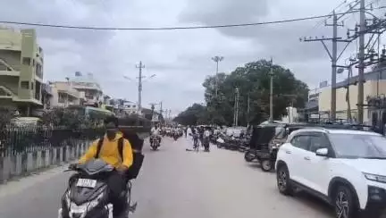ಬಾಗೇಪಲ್ಲಿ: ಆರ್ ಎಸ್ಎಸ್ ಪ್ರಧಾನ ಕಾರ್ಯದರ್ಶಿ ದತ್ತಾತ್ರೆಯ ಹೊಸಬಾಳೆಯ ಸಂವಿಧಾನ ವಿರೋಧಿ ಹೇಳಿಕೆಗೆ ಖಂಡನೆ,ಪಟ್ಟಣದಲ್ಲಿ ಸಿಪಿಐಎಂ ಪ್ರತಿಭಟನೆ