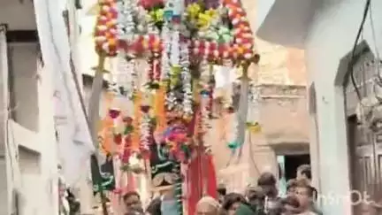 भोगांव: तहसील क्षेत्र में गमगीन माहौल में परंपरागत तरीके से निकाला गया मोहर्रम की 5वीं तारीख का अलम का जुलूस