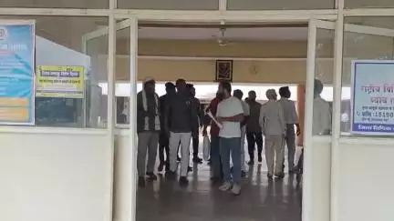 बुरहानपुर नगर: बुरहानपुर जिला पंचायत कार्यालय में पहुंचकर पाकीजा कॉलोनी इरशाद नगर और ख्वाजा नगर वासियों ने मूलभूत सुविधा #Jansamasya