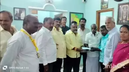 పూతలపట్టు: సీఎం సహాయ నిధి చెక్కులను పంపిణీ చేసిన పూతలపట్టు MLA