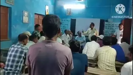 পুরুলিয়া ২: পুরুলিয়া ২ নং ব্লকের আগয়া নড়রা অঞ্চল তৃণমূলের প্রস্তুতি বৈঠক হলো বিড়ালগড়িয়া প্রাইমারি স্কুলে