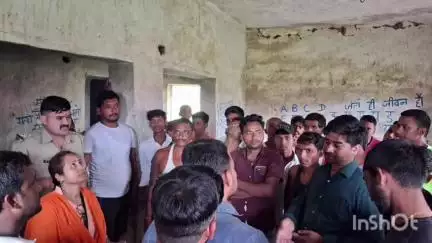 सतगावां: राउतडीह में वीडियो के कहने पर थाना प्रभारी ने आंगनबाड़ी केंद्र का ताला खुलवाया