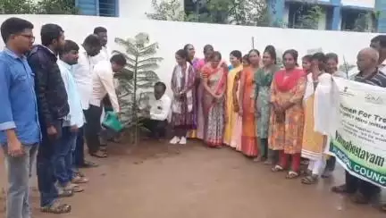 కోరుట్ల: బిట్ పెళ్లి పట్టణంలో ప్రతి ఒక్కరూ మొక్కలు నాటాలని మున్సిపల్ కమిషనర్ అన్నారు వన మహోత్సవ కార్యక్రమం నిర్వహించారు