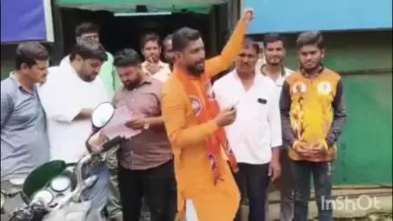 निलंगा: बँकांकडून शेतकऱ्यांची होणारी लूट थांबवावी अन्यथा गाठ मनसेशी .उस्तुरी येथे तालुकाध्यक्ष सचिन बिराजदार  ##Jansamasya