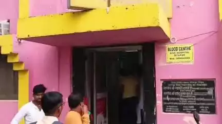 सीतापुर: सपा कार्यकर्ताओं ने सपा मुखिया अखिलेश यादव का जन्मदिन धूमधाम से मनाया, ब्लड बैंक में जाकर किया रक्तदान