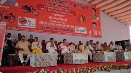 बिरलारोड के गांधी स्टेडियम में केंद्रीय मंत्री वीरेंद्र कुमार की मौजूदगी में गरीब कल्याण कार्यक्रम आयोजित