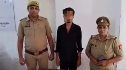 हाथरस: कोतवाली हाथरस गेट पुलिस ने जोगिया को जाने वाले कच्चे रास्ते से एक अभियुक्त को अवैध तमंचा व कारतूस सहित किया गिरफ्तार