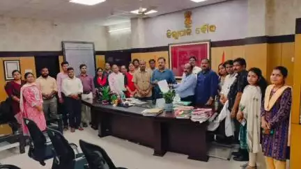 ବୌଦ୍ଧ ସଦର: ଜିଲ୍ଲାର ସମସ୍ତ ଓଏଏସ ଅଧିକାରୀ ବିଏମସି ଅତିରିକ୍ତ କମିଶନରଙ୍କୁ ମାଡ ପ୍ରତିବାଦରେ ଗଲେ ସାମୁହିକ ଛୁଟିରେ