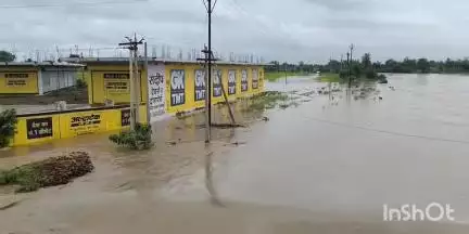 केवलारी: केवलारी क्षेत्र में दो दिन से लगातार हो रही बारिश के कारण नदी-नालों में बढ़ा जलस्तर