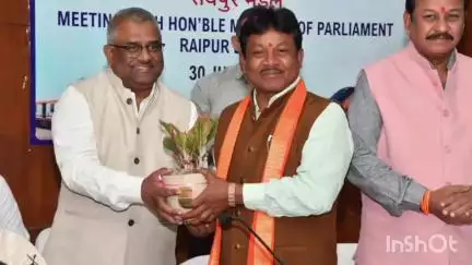 जगदलपुर: दक्षिण पूर्व मध्य रेलवे के रायपुर रेलमंडल द्वारा आयोजित सांसद समीक्षा बैठक में शामिल हुए सांसद महेश कश्यप