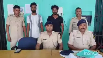 गोपालगंज: थावे थाना पुलिस ने बाइक सवारों पर फायरिंग करने के मामले में फरार दो आरोपियों को किया गिरफ्तार